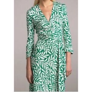 DVF Diane von Furstenberg Jeanne Green Laurel Leaf Classic Silk Wrap Dress Sz 4